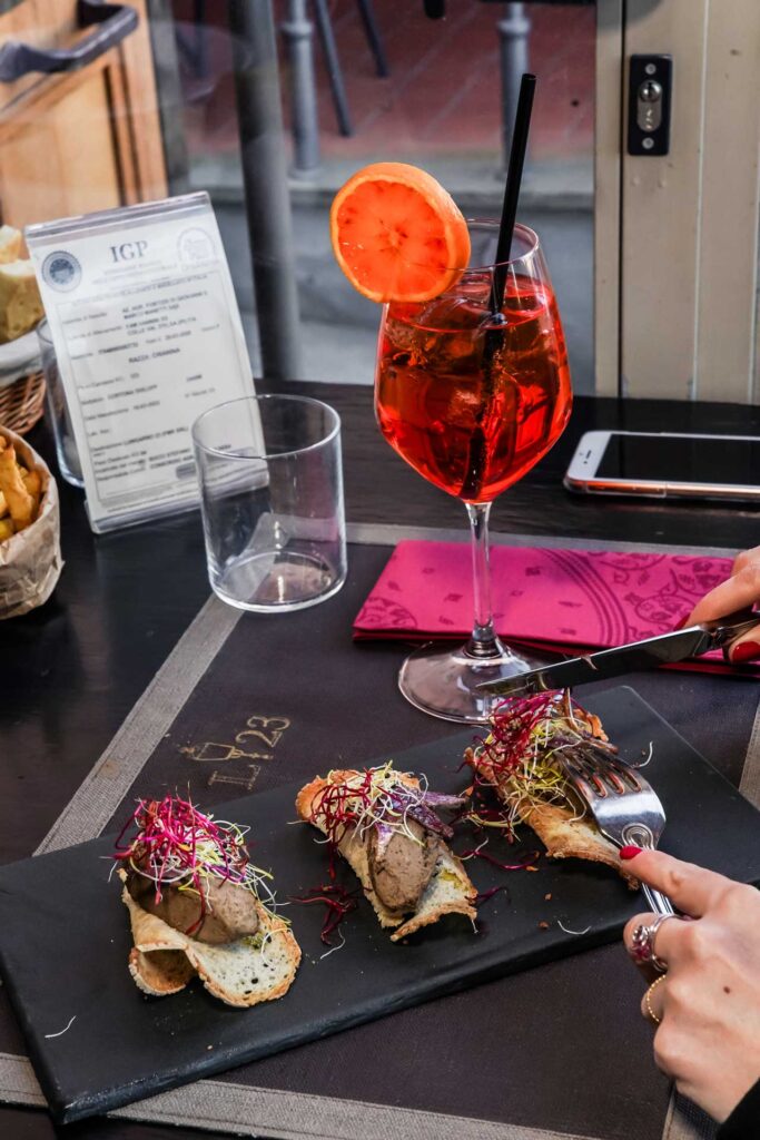 Lungarno23_firenze_aperitivo_spritz_mani_food